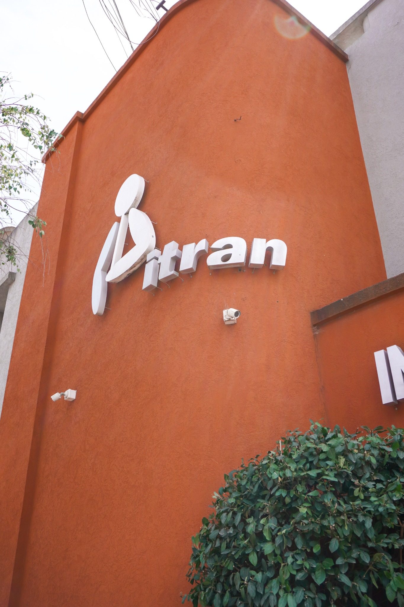 Ingreso y fachada de ITRAN